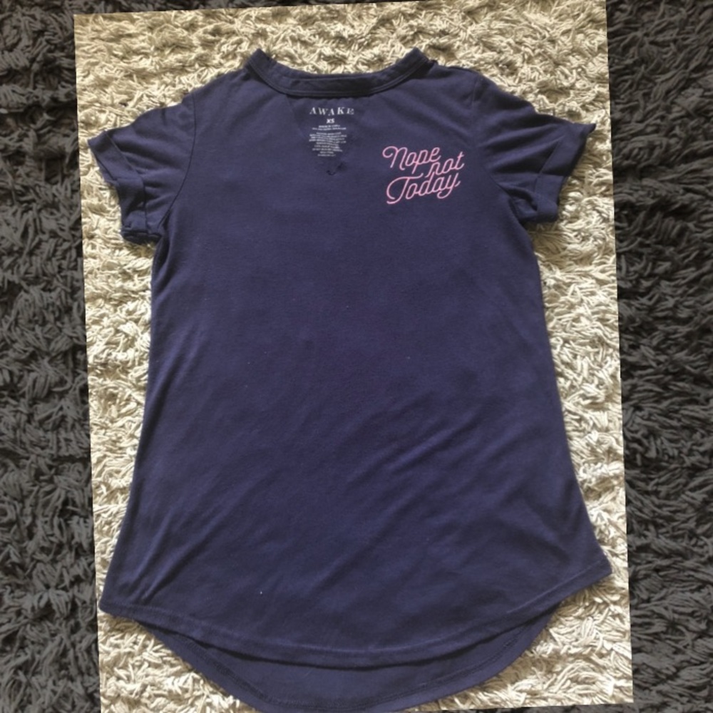 A navy blue graphic t-shirt 👚.